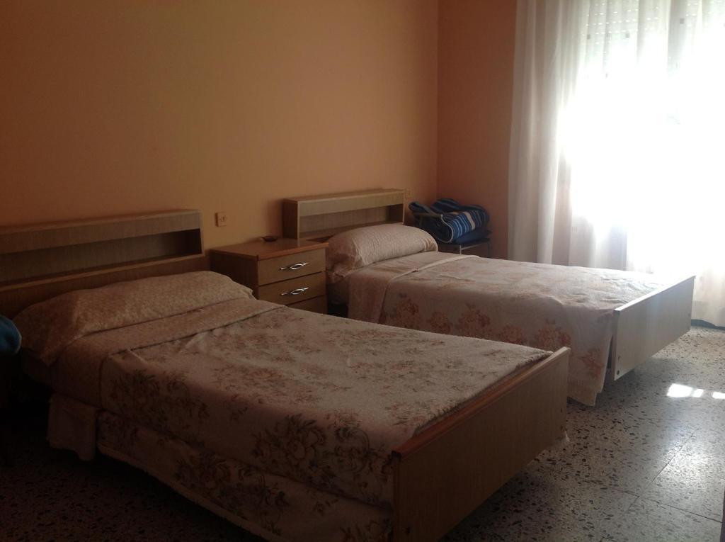 ז'ירונה Hostel Alhambra חדר תמונה