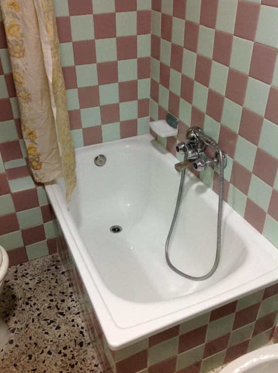 ז'ירונה Hostel Alhambra מראה חיצוני תמונה